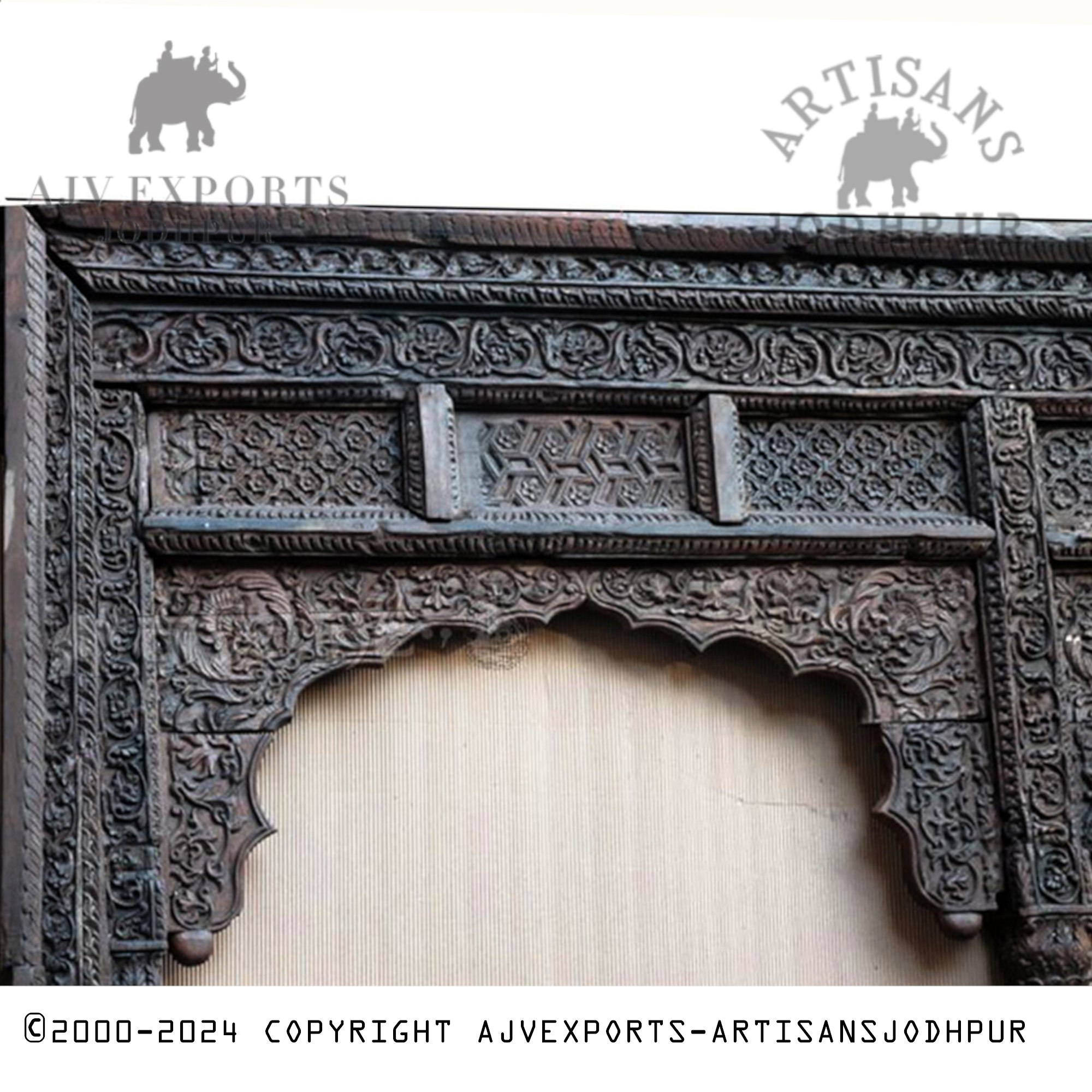 A traditional archway from Jodhpur with elegant carvings, exemplifying skilled craftsmanship and architectural grandeur.